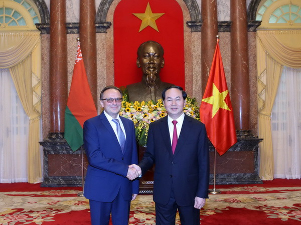 Chủ tịch nước Trần Đại Quang tiếp các Đại sứ trình Quốc thư ảnh 2