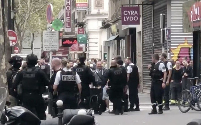 Giải thoát con tin bị bắt cóc tại chung cư ở Paris, bắt 1 nghi phạm ảnh 1