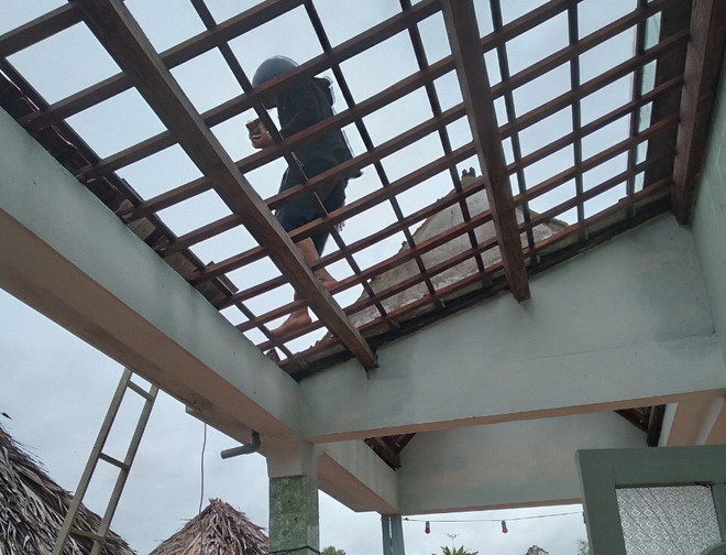 Quảng Nam: Gió lốc xoáy khiến hàng chục ngôi nhà bị tốc mái ảnh 1