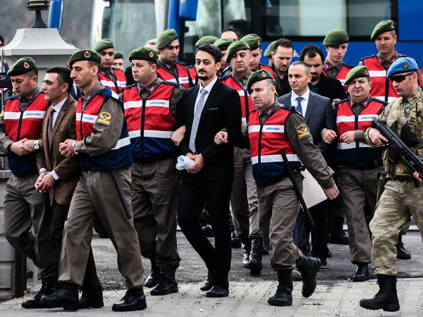 Thổ Nhĩ Kỳ tiếp tục sa thải hàng trăm thẩm phán và công tố viên ảnh 1