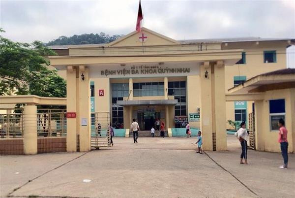 Bệnh viên Đa khoa huyện Quỳnh Nhai (Sơn La) là nơi xảy ra vụ việc. (Ảnh: Diệp Anh/TTXVN) Sơn La: Y sỹ bị tố hiếp dâm bệnh nhân 13 tuổi đã bị tạm giữ ảnh 1