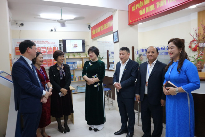 Đoàn kiểm tra công vụ của Thành phố Hà Nội kiểm tra về thực thi chức trách trong những ngày đầu năm. (Ảnh: Mạnh Khánh/TTXVN) ttxvn_ha noi16.2.jpg