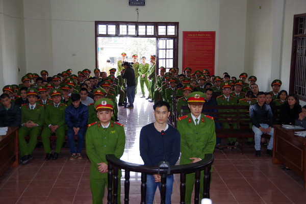 Xét xử sơ thẩm vụ án mua bán trái phép 1.415 bánh heroin ảnh 1