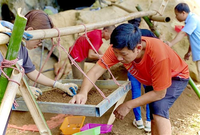 Lạng Sơn: Phát hiện hơn 900 hiện vật khảo cổ tại hang Ngườm Sâu ảnh 3