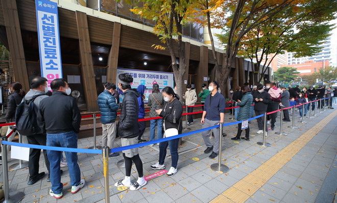 Số ca nhiễm ở Hàn Quốc có dấu hiệu tăng trở lại sau nới lỏng giãn cách ảnh 1