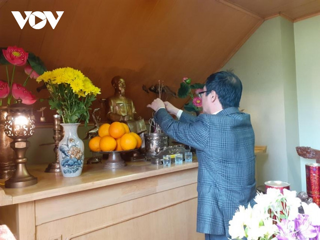 Đại sứ quán Việt Nam tại Ukraine kỷ niệm 131 năm ngày sinh nhật Bác ảnh 2