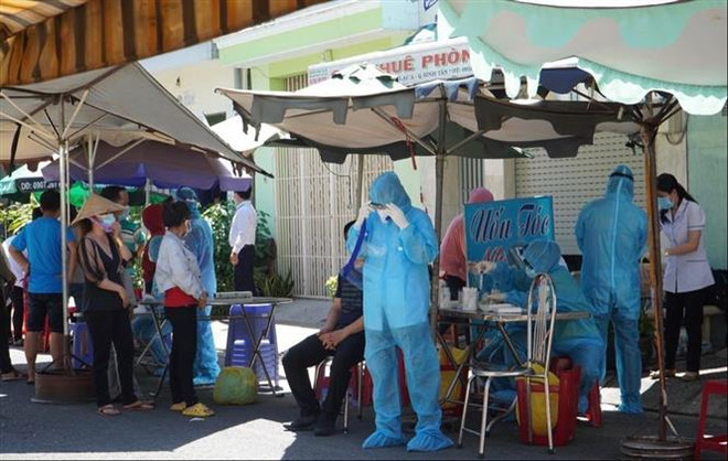 TP.HCM tạm dừng phục vụ tại chỗ ở các quán ăn nhỏ, vỉa hè ảnh 1