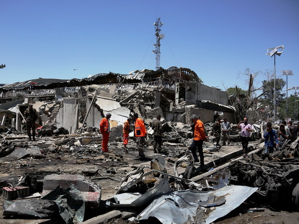 Số người thiệt mạng trong vụ nổ ở Kabul lên đến hơn 150 người ảnh 1