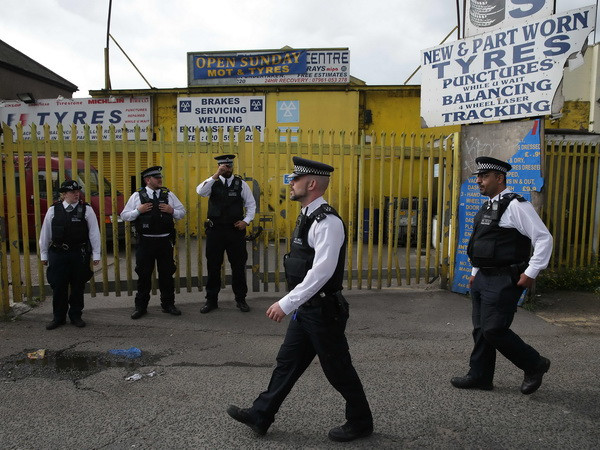 Khủng bố ở London: Cảnh sát khám xét gần nơi ở của các thủ phạm ảnh 1