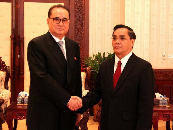 Đoàn các tổ chức quần chúng Quân đội Lào thăm Việt Nam ảnh 1