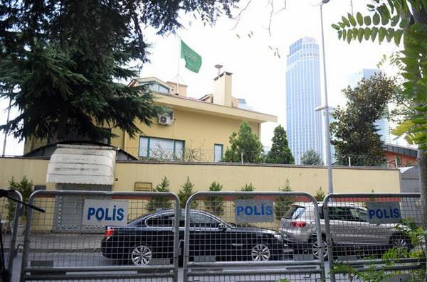 Quang cảnh bên ngoài lãnh sự quán Saudi Arabia ở Istanbul, Thổ Nhĩ Kỳ, nơi nhà báo Jamal Khashoggi bị sát hại. (Nguồn: THX/TTXVN) Chuyên gia nhân quyền LHQ gây sức ép với Saudi Arabia về vụ Khashoggi ảnh 1