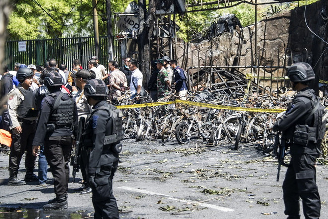 Các thủ phạm đánh bom nhà thờ ở Indonesia xuất thân cùng một gia đình ảnh 1