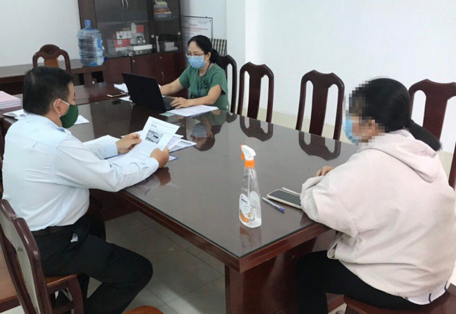 Công an Cần Thơ làm việc với cô gái đăng tin giun đất trị COVID-19 ảnh 1