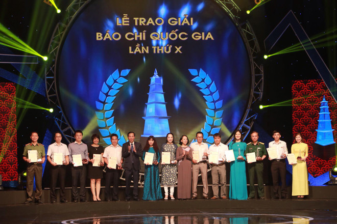 Chủ tịch nước: Nhà báo không được uốn cong ngòi bút trước cám dỗ ảnh 7