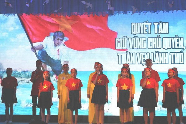 Đêm nhạc hướng về biển đảo quê hương của kiều bào tại Séc ảnh 2