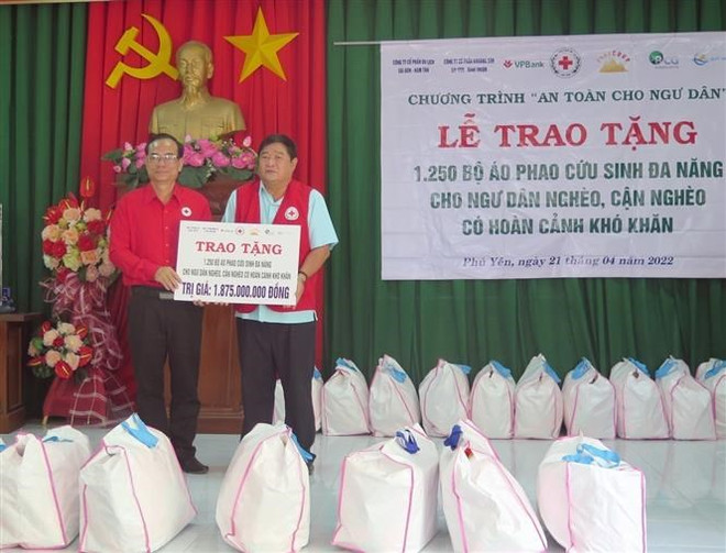 Tháng Nhân đạo: Hướng về ngư dân nghèo và trẻ em nghèo, khuyết tật ảnh 2