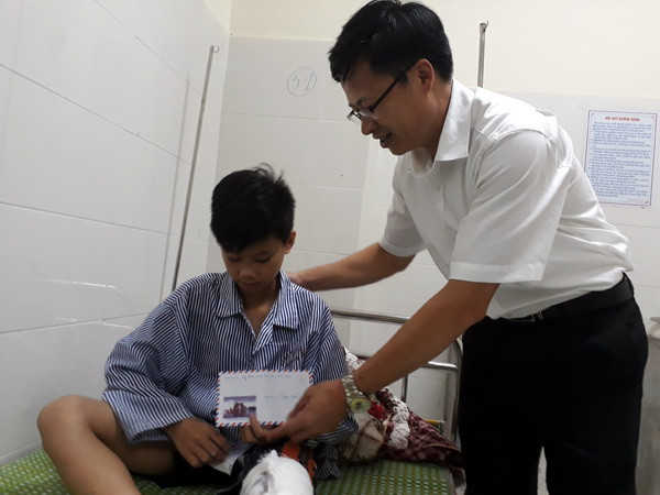 Gãy đổ tượng trong Đài chiến thắng Bắc Kạn, 1 bé trai bị thương ảnh 3