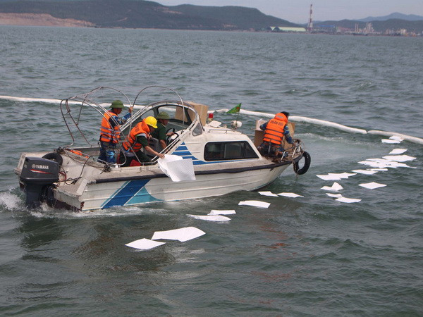 Thanh Hóa: Ứng phó với sự cố tràn dầu trên biển do tàu chìm ảnh 1