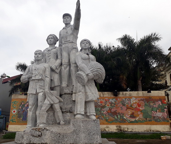 Gãy đổ tượng trong Đài chiến thắng Bắc Kạn, 1 bé trai bị thương ảnh 2