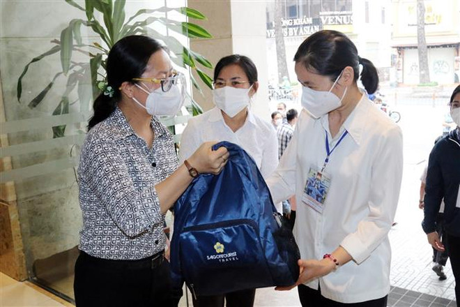 Thêm nhiều tình nguyện viên tôn giáo tham gia tuyến đầu chống dịch ảnh 2