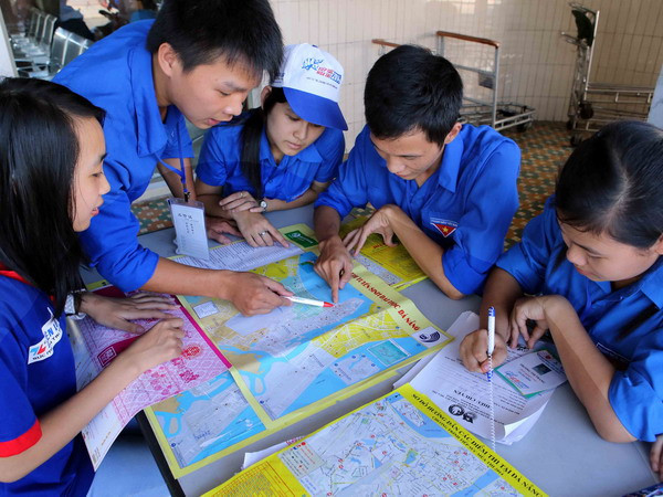 Tạm gác niềm đam mê World Cup để tiếp sức mùa thi ảnh 1