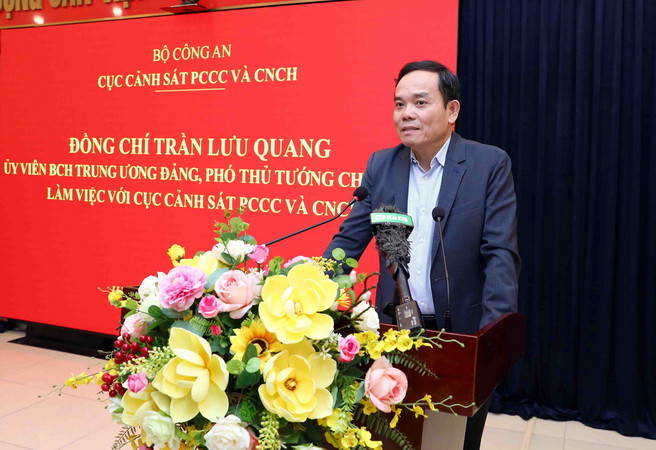 Phó Thủ tướng Trần Lưu Quang phát biểu. (Ảnh: Phạm Kiên/TTXVN) Ưu tiên nguồn lực đầu tư sản xuất trang thiết bị phòng cháy, chữa cháy ảnh 1