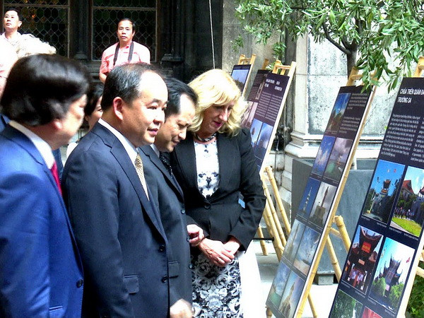 Rực rỡ sắc màu Ngày Văn hóa Việt Nam tại Cộng hòa Áo ảnh 1