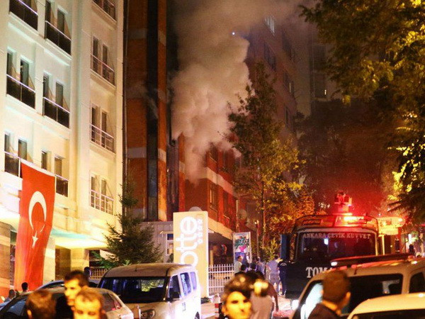 Thổ Nhĩ Kỳ: Hàng loạt văn phòng của đảng thân người Kurd bị tấn công ảnh 1