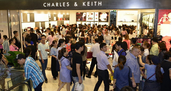 Hơn 2.100 cửa hàng mở cửa khuyến mại xuyên đêm tại Vincom ảnh 2