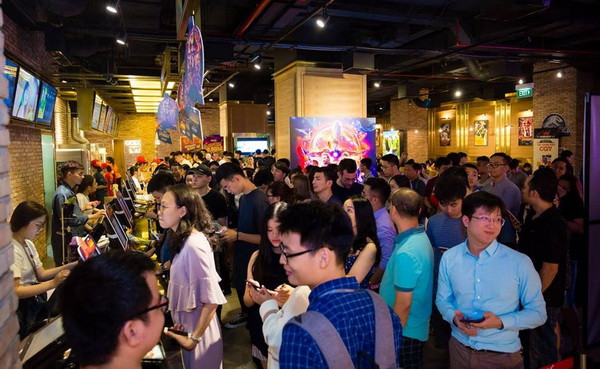 Hơn 2.100 cửa hàng mở cửa khuyến mại xuyên đêm tại Vincom ảnh 5