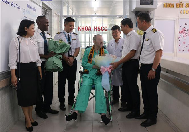 Báo chí Anh phản ánh đậm nét việc bệnh nhân 91 tại Việt Nam xuất viện ảnh 1