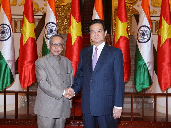 Thủ tướng Nguyễn Tấn Dũng hội kiến với Tổng thống Ấn Độ Pranab Mukherjee trong chuyến thăm cấp Nhà nước đến Việt Nam. (Ảnh: Thống Nhất/TTXVN) Phát triển sâu rộng quan hệ đối tác chiến lược Việt Nam-Ấn Độ ảnh 1