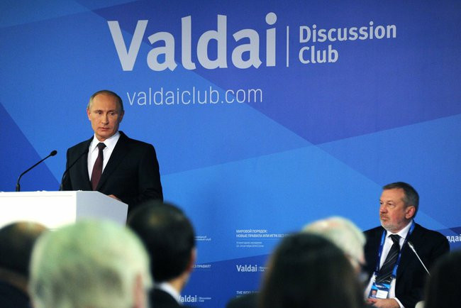Tổng thống Nga Putin phát biểu tại Câu lạc bộ tranh luận quốc tế Valdai. (Nguồn: kremlin.ru) Ông Putin tiết lộ đã cứu ông Yanukovich thoát họng súng trường ảnh 1