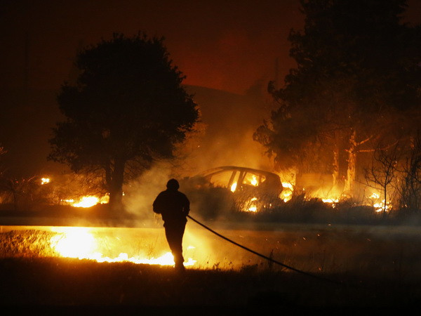 Cháy rừng bùng phát trên đảo Corse tại miền Nam nước Pháp ảnh 1