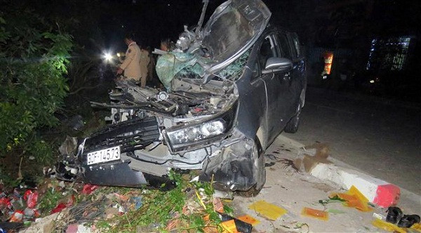 Ôtô va chạm xe máy trong đêm, 2 người chết, 3 người thương nặng ảnh 1