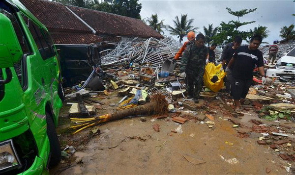 Điện thăm hỏi nhân dân Indonesia thiệt hại do sóng thần ảnh 1
