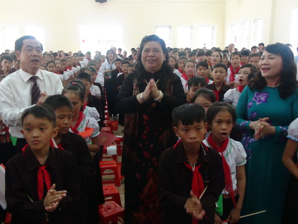 Tưng bừng lễ khai giảng năm học mới của học sinh dân tộc thiểu số ảnh 1