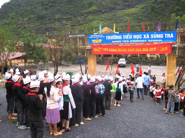 Tưng bừng lễ khai giảng năm học mới của học sinh dân tộc thiểu số ảnh 2