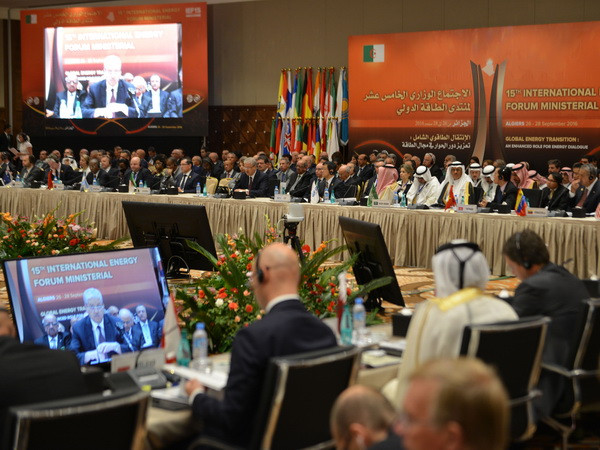 Giá dầu mỏ thế giới tăng mạnh sau quyết định của OPEC ảnh 1