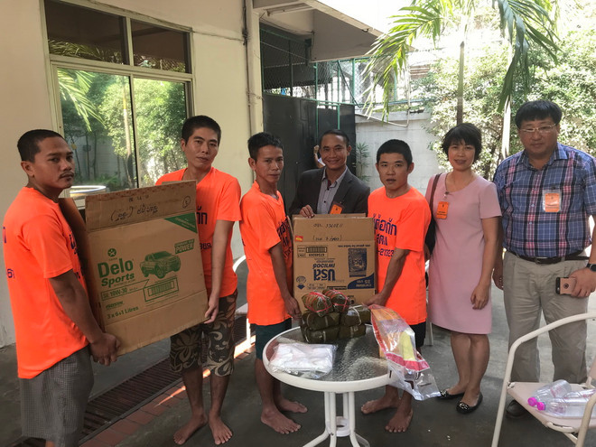 Đại sứ quán Việt tại Thái Lan chúc tết trung tâm tạm giữ người nhập cư ảnh 1