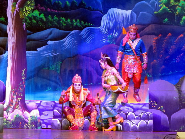 Khai mạc Trại sáng tác kịch bản sân khấu Dù kê Khmer 2014 ảnh 1