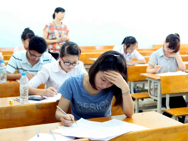  “Bay đến tương lai” hỗ trợ học sinh miền Trung dự thi đại học ảnh 1