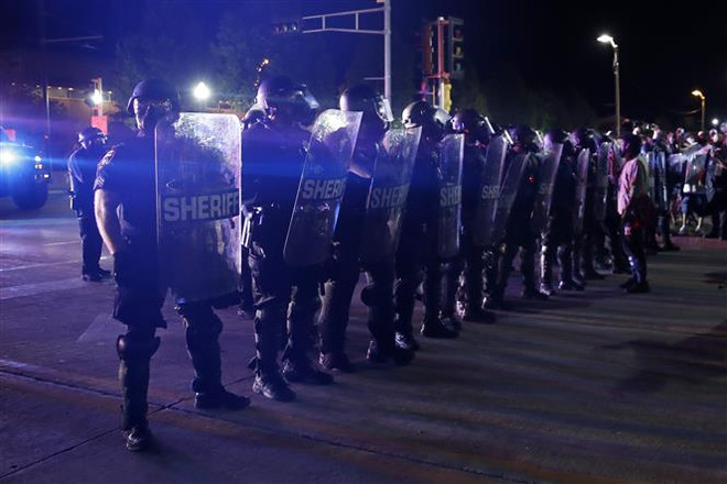 Các ứng cử viên Tổng thống Mỹ lên tiếng về bạo loạn đường phố ảnh 2