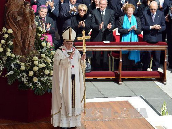 Giáo hoàng Francis I vào bảo tàng tượng sáp ở Italy ảnh 1