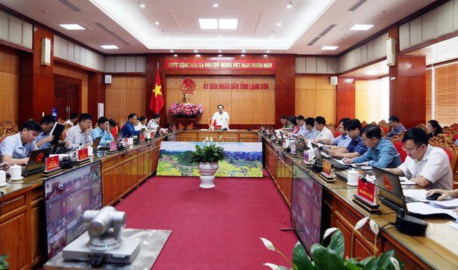 Các đại biểu tham dự cuộc họp. (Ảnh: Thái Thuần/TTXVN) Lạng Sơn giải quyết vướng mắc về giải phóng mặt bằng dự án trọng điểm ảnh 2