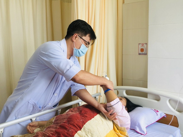 Cần Thơ: Nữ bệnh nhân bị cùng lúc 5 túi phình mạch máu não hiếm gặp ảnh 1