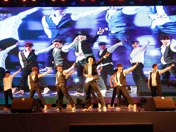 Tưng bừng lễ hội giao lưu Văn hóa Việt Nam-Hàn Quốc 2015 ảnh 1