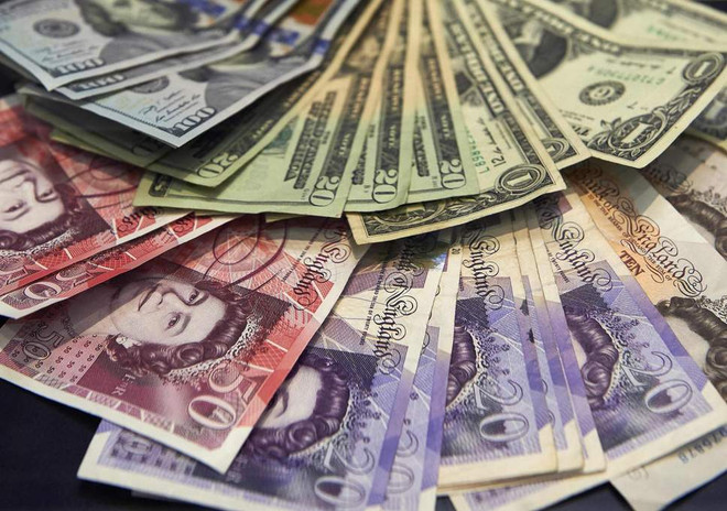 Đồng bảng Anh mất giá với đồng USD sau khi Ngoại trưởng Anh từ chức ảnh 1