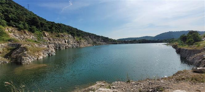 Bà Rịa: Tiềm ẩn nguy cơ từ hồ nước trong mỏ đá đã dừng khai thác ảnh 1