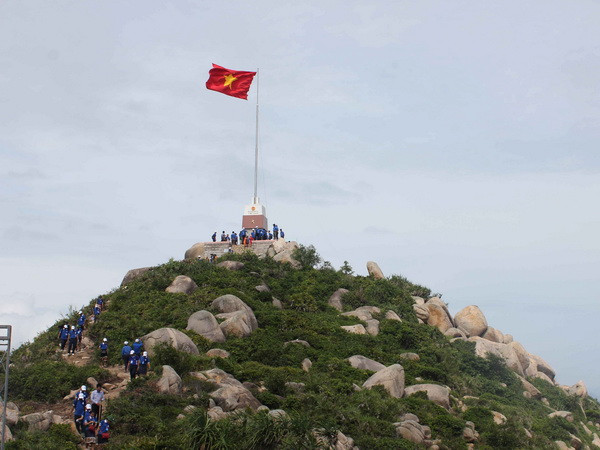 Khởi công xây dựng Cột cờ chủ quyền Tổ quốc tại đảo Phú Quý ảnh 1